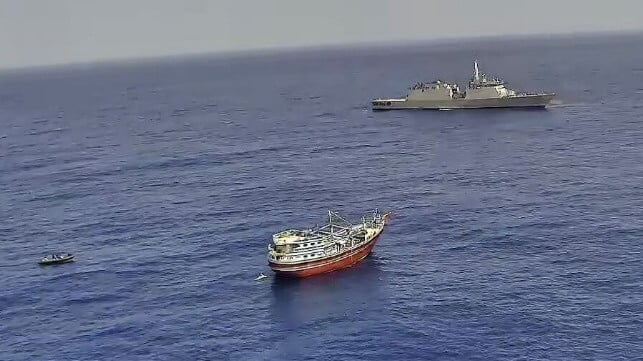 نجات یک قایق ماهیگیری ربوده شده توسط نیروی دریایی هند
