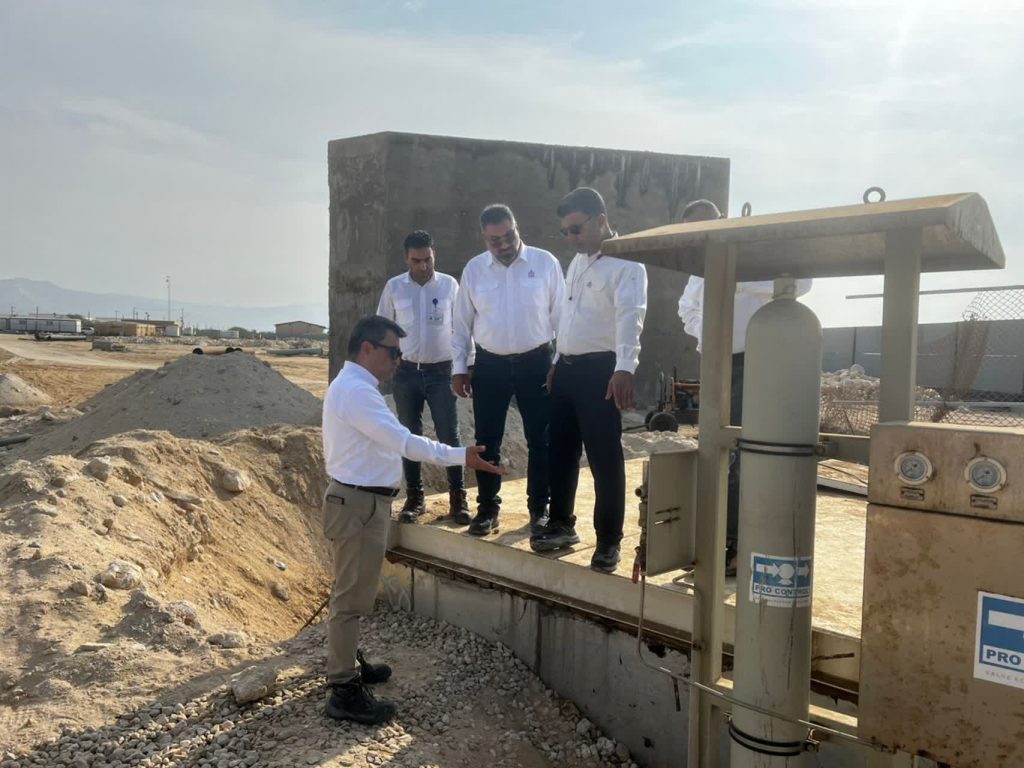 بازديد عاطفه پور از عسلويه+ هم‌افزايي مديريتي در پروژه عسلويه+ از بازديد ميداني تا گفت و گوي تخصصي1