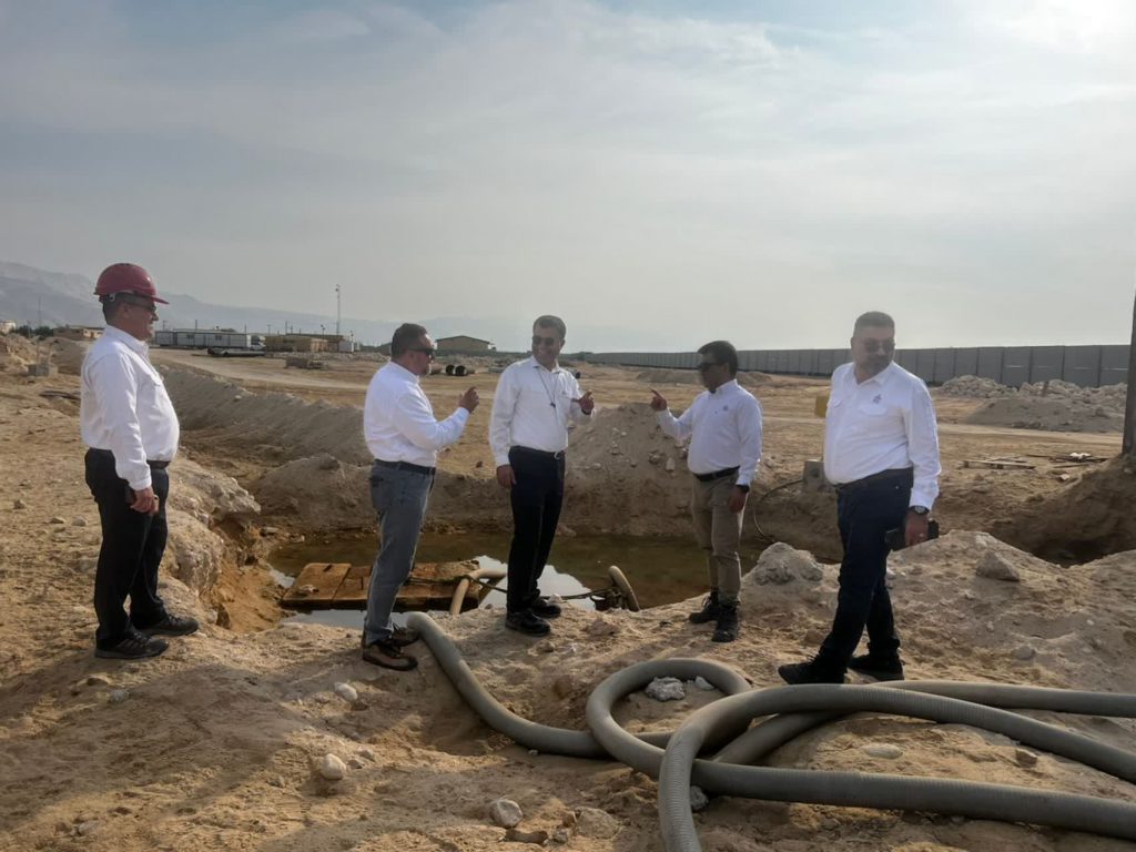 بازديد عاطفه پور از عسلويه+ هم‌افزايي مديريتي در پروژه عسلويه+ از بازديد ميداني تا گفت و گوي تخصصي1