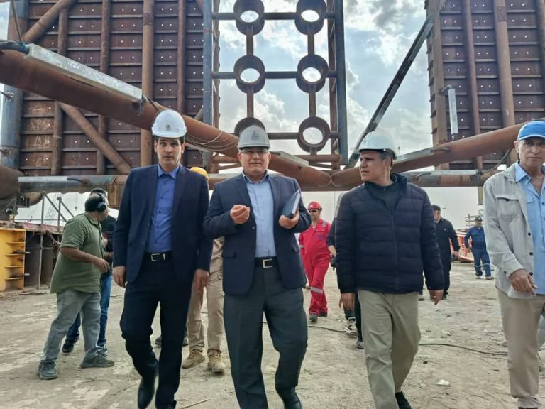 پیشرفت چشمگیر عملیات بارگیری جکت پروژه فرزاد «ب» در آستانه تکمیل