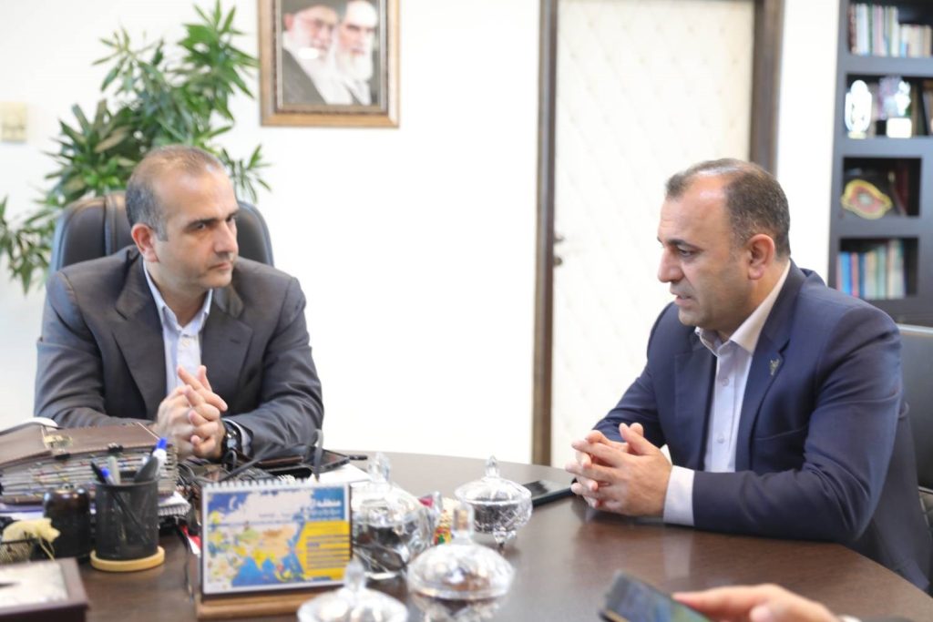 در راستای گسترش تعاملات و توسعه همکاری‌ها، رحمت رحمت نژاد، مدیرکل راه‌آهن شمال ۲، با حضور در سازمان منطقه آزاد انزلی با مصطفی طاعتی مقدم، رئیس هیئت مدیره و مدیرعامل این سازمان، دیدار و گفتگو کرد.